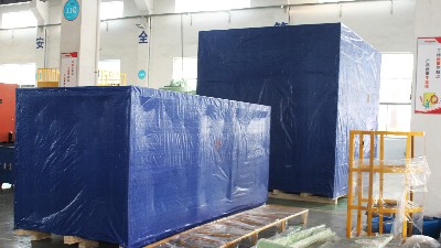 美國(guó)客戶訂購(gòu)的2臺(tái)自動(dòng)噴膠機(jī)已發(fā)貨！