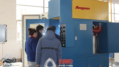 陜汽集團(tuán)旗下子公司，來(lái)我司驗(yàn)收【ZP20和ZP40自動(dòng)噴膠機(jī)】?jī)膳_(tái)設(shè)備