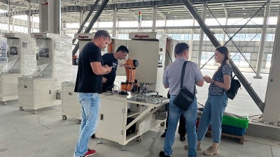 【縮徑機發(fā)貨】馬來西亞汽車減振客戶襯套全自動縮徑機成功交付