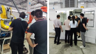 又有2批客戶過來驗(yàn)收 鏈條噴膠機(jī)和自動滾噴機(jī)