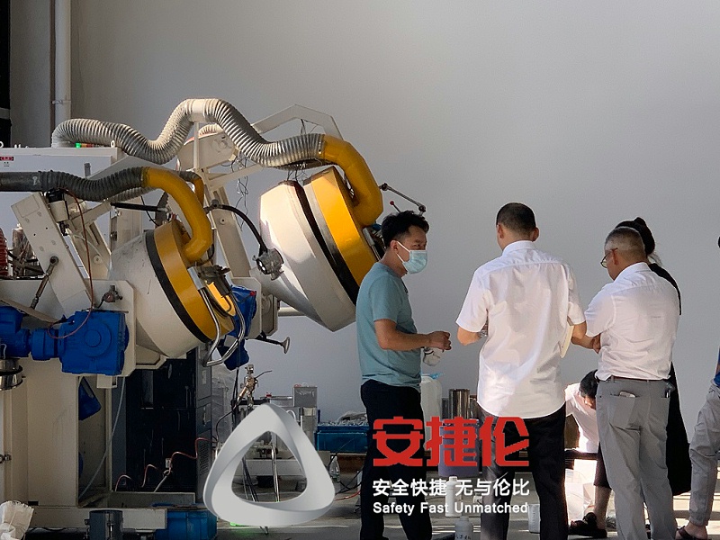 上?？蛻魠⒂^噴膠機(jī)、滾噴機(jī) (4)
