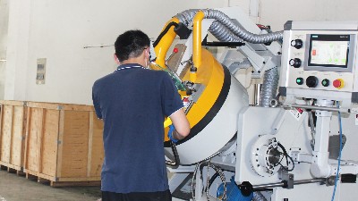 廣東客戶訂購(gòu)一臺(tái)安捷倫AJL.R55型自動(dòng)滾噴機(jī)