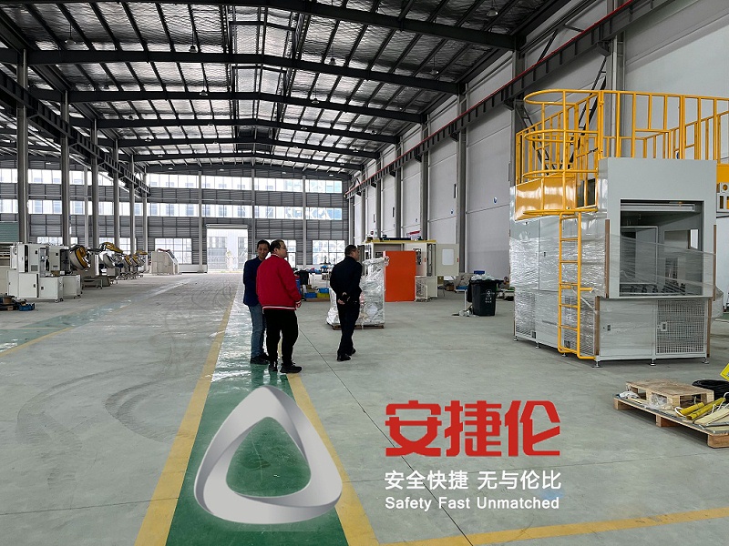 南通應(yīng)急管理局處長(zhǎng)、局長(zhǎng)到訪安捷倫南通工廠 (7)- - 副本