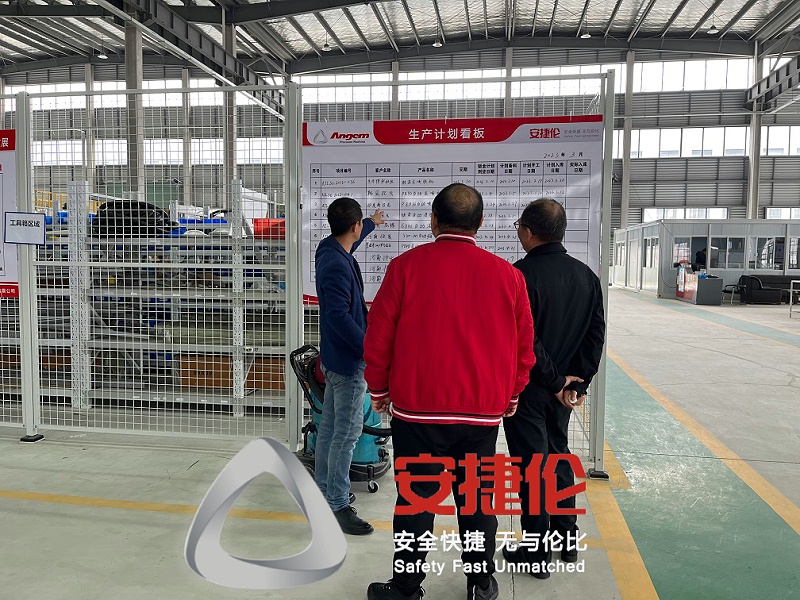 南通應(yīng)急管理局處長(zhǎng)、局長(zhǎng)到訪安捷倫南通工廠 (8)- - 副本