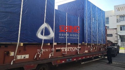 墨西哥天納克訂購(gòu)的自動(dòng)滾膠機(jī)和襯套專用自動(dòng)涂膠機(jī)已發(fā)貨
