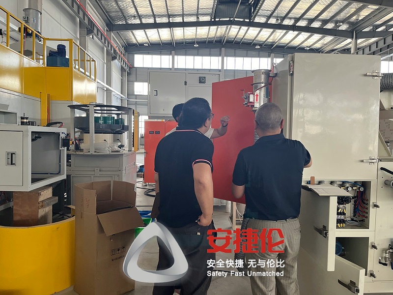 大連瑞進(jìn)國際貿(mào)易客戶設(shè)備驗收 (3)