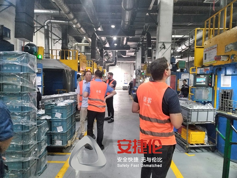 大連瑞進(jìn)國際貿(mào)易客戶設(shè)備驗收1