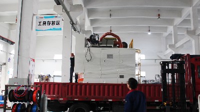 揚(yáng)州客戶自動(dòng)噴膠機(jī)發(fā)貨了，你也想要一臺(tái)嗎？