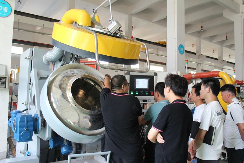 客戶驗(yàn)收自動滾噴機(jī)