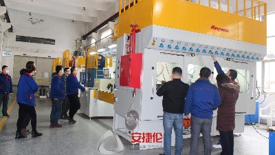 安捷倫新設(shè)備-鏈條噴膠機(jī)PLB216-ZB3015X順利通過(guò)客戶驗(yàn)收！