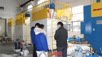 2021的第8天，客戶老板親自上門驗(yàn)收，【ZP40自動(dòng)噴膠機(jī)】