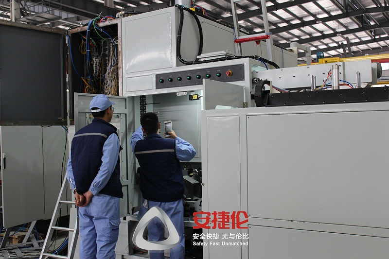 參觀自動滾膠機(jī)東海橡塑1