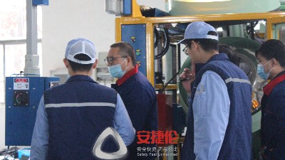 東海橡塑驗(yàn)收自動(dòng)滾噴機(jī)，門面擔(dān)當(dāng)又為安捷倫完成一單！